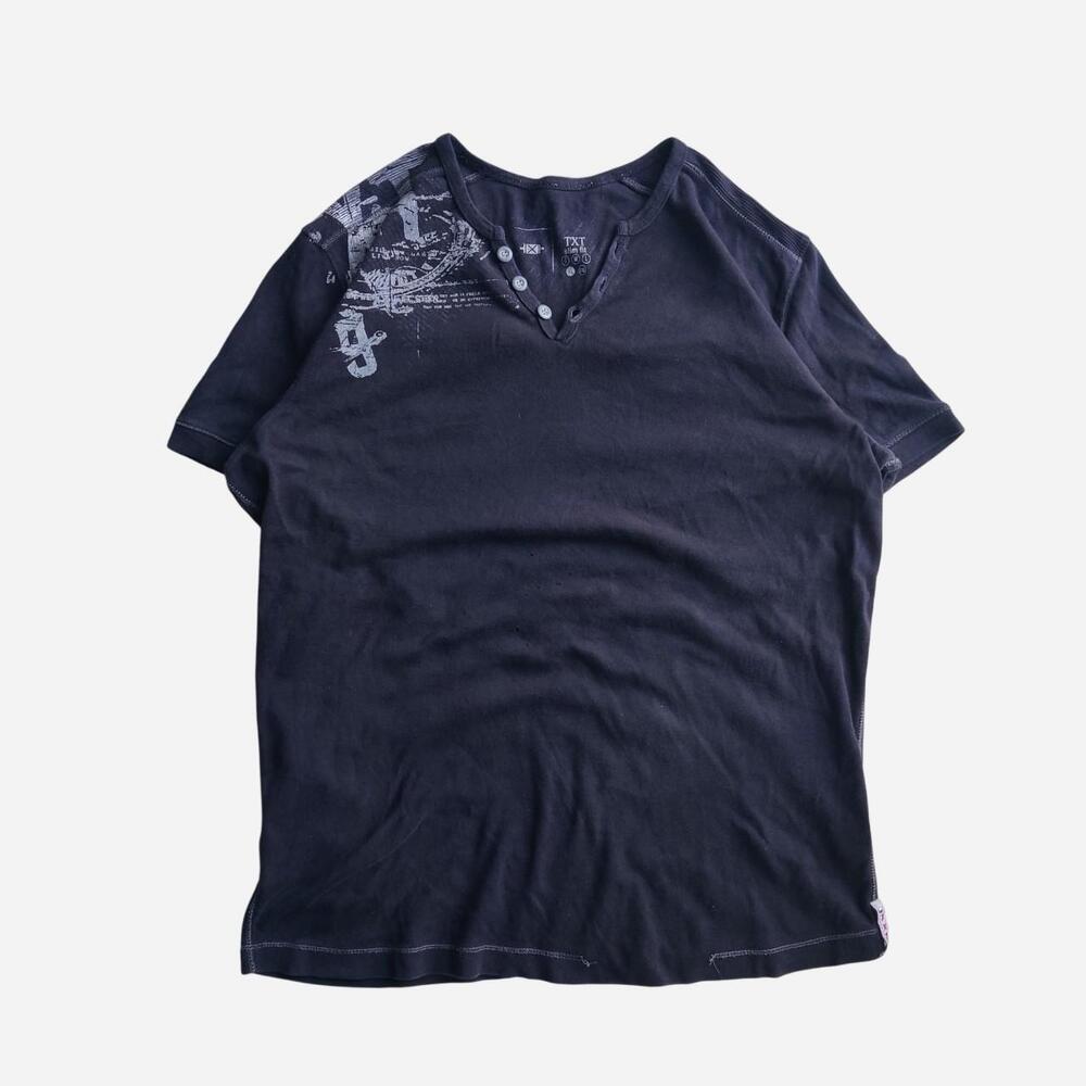 Y2K TXT Slim Fit Black T-Shirt with White Graphic on Shoulder